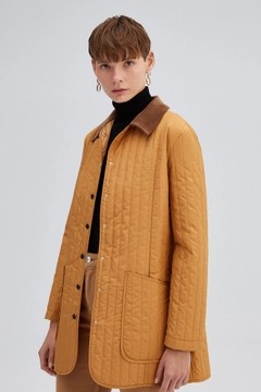 Hurtowa modelka nosi 34668 - Quilted Coat, turecka hurtownia Płaszcz firmy Touche Prive