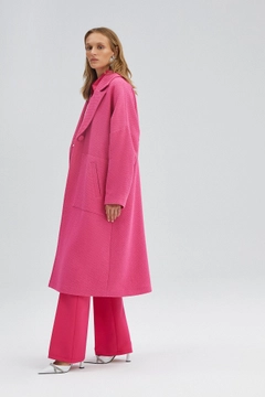 Ein Bekleidungsmodell aus dem Großhandel trägt 34694 - Tweed Coat, türkischer Großhandel Mantel von Touche Prive