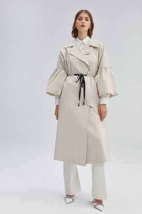 A model wears 34699 - Trenchcoat With Pearl Belt, wholesale Trenchcoat of Touche Prive to display at Lonca