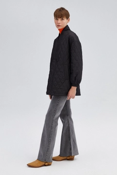 Veleprodajni model oblačil nosi 34614 - Quilted Kimono Coat, turška veleprodaja Plašč od Touche Prive