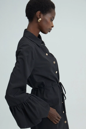 A model wears 34630 - Frill Armed Poplin Shirt, wholesale undefined of Touche Prive to display at Lonca
