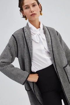 Ein Bekleidungsmodell aus dem Großhandel trägt 34639 - Double Faced Jacket With Belt, türkischer Großhandel Jacke von Touche Prive
