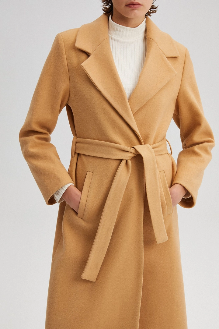 A wholesale clothing model wears 34700 - Belted Double Breasted Coat, Turkish wholesale Coat of Touche Prive