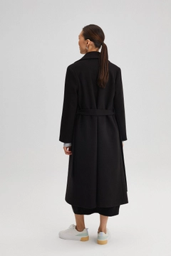 عارض ملابس بالجملة يرتدي 34702 - Belted Double Breasted Coat، تركي بالجملة معطف من Touche Prive