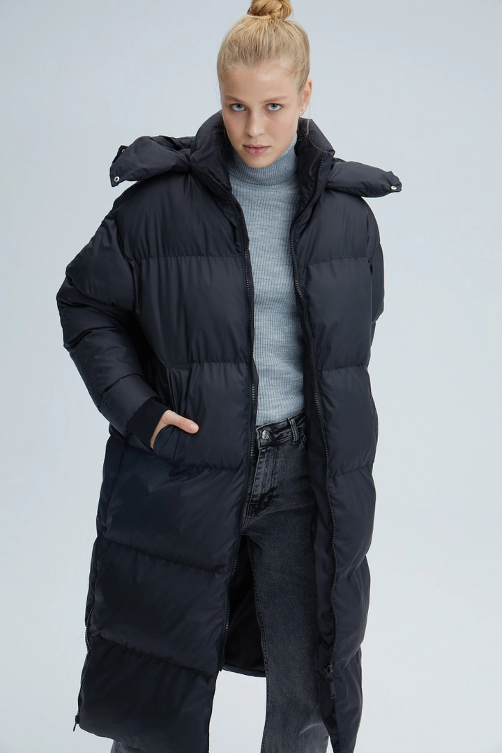 A wholesale clothing model wears 35477 - Maxi Puffer Jacket, Turkish wholesale Coat of Touche Prive