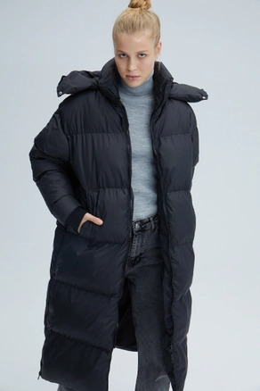 A model wears 35477 - Maxi Puffer Jacket, wholesale Coat of Touche Prive to display at Lonca