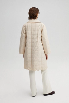 Модел на дрехи на едро носи 35489 - Embroidered Puffer Jacket, турски едро Палто на Touche Prive