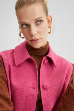 Un mannequin de vêtements en gros porte 35993 - Multicolored Fleece Coat, Manteau en gros de Touche Prive en provenance de Turquie