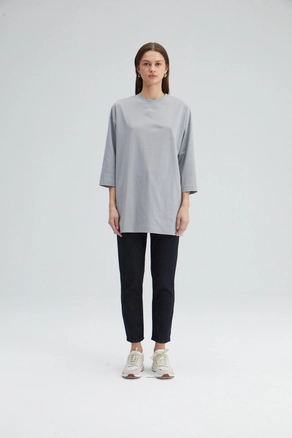 A model wears TOU10027 - Basic Oversize Blouse, wholesale undefined of Touche Prive to display at Lonca