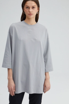 A wholesale clothing model wears TOU10027 - Basic Oversize Blouse, Turkish wholesale Blouse of Touche Prive