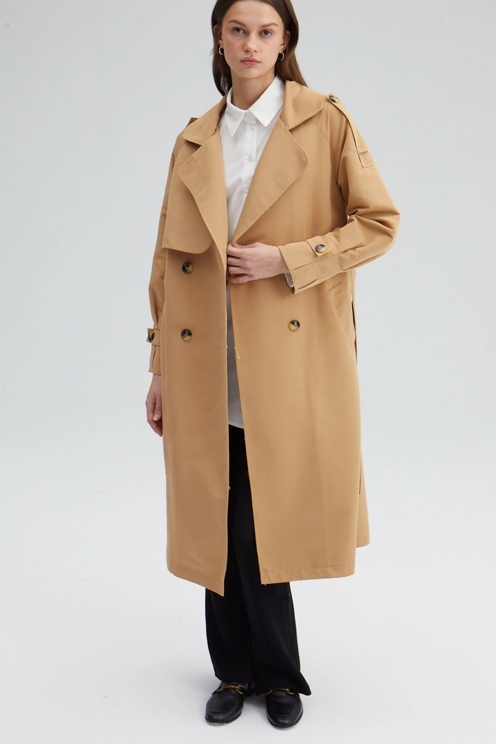 A wholesale clothing model wears TOU10032 - Belted Double Breasted Trench Coat, Turkish wholesale Trenchcoat of Touche Prive