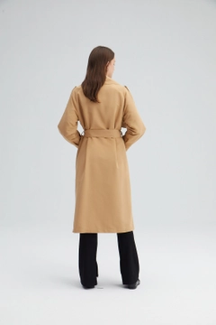 A wholesale clothing model wears TOU10032 - Belted Double Breasted Trench Coat, Turkish wholesale Trenchcoat of Touche Prive