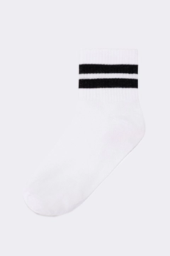 A wholesale clothing model wears tou11735-striped-socks-white-&-black, Turkish wholesale Socks of Touche Prive