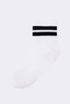 Ein Bekleidungsmodell aus dem Großhandel trägt tou11735-striped-socks-white-&-black, türkischer Großhandel  von 