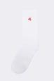 Ein Bekleidungsmodell aus dem Großhandel trägt tou11742-embroidered-socks-white-&-red, türkischer Großhandel  von 