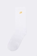 Ein Bekleidungsmodell aus dem Großhandel trägt tou11746-embroidered-socks-white-&-orange, türkischer Großhandel  von 