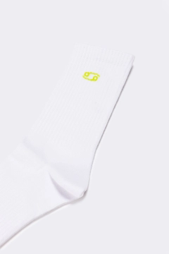 A wholesale clothing model wears tou11749-embroidered-socks-white-&-green, Turkish wholesale Socks of Touche Prive