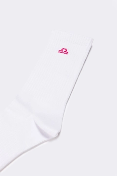 A wholesale clothing model wears tou11750-embroidered-socks-white-&-pink, Turkish wholesale Socks of Touche Prive