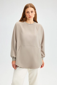 A wholesale clothing model wears tou12033-crepe-tunic-with-pockets-beige, Turkish wholesale Tunic of Touche Prive