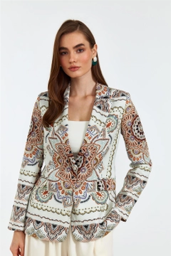 Een kledingmodel uit de groothandel draagt TBU10372 - Patterned Blazer Women's Jacket - Beige, Turkse groothandel Jasje van Tuba Butik