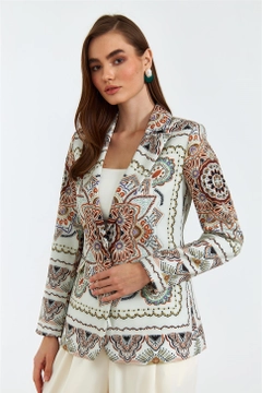 Een kledingmodel uit de groothandel draagt TBU10372 - Patterned Blazer Women's Jacket - Beige, Turkse groothandel Jasje van Tuba Butik