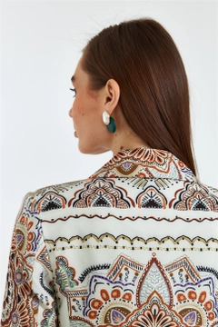 A wholesale clothing model wears TBU10372 - Patterned Blazer Women's Jacket - Beige, Turkish wholesale Jacket of Tuba Butik