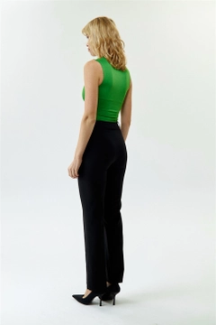 A wholesale clothing model wears TBU10393 - V Neck Body Suit - Green, Turkish wholesale Bodysuit of Tuba Butik