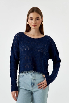 A wholesale clothing model wears TBU10609 - Openwork Knitwear Women's Sweater - Navy Blue, Turkish wholesale Sweater of Tuba Butik