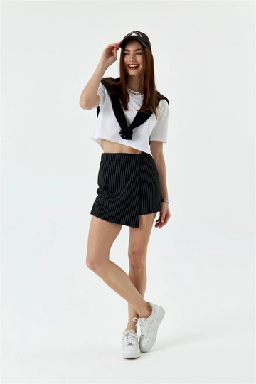 A wholesale clothing model wears  Striped Short Skirt - Black
, Turkish wholesale Skirt of Tuba Butik