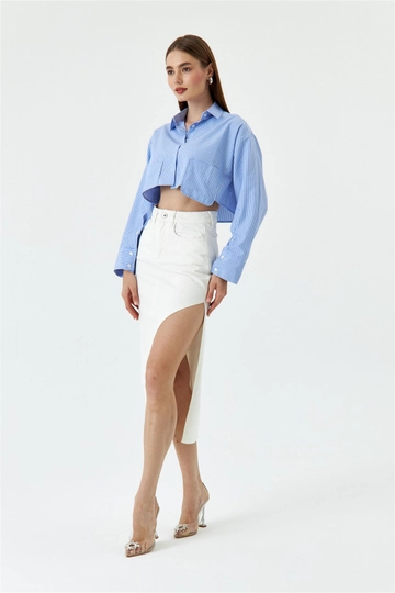 A wholesale clothing model wears  Asymmetrical Slit Detailed Midi Denim Skirt - Ecru
, Turkish wholesale Skirt of Tuba Butik