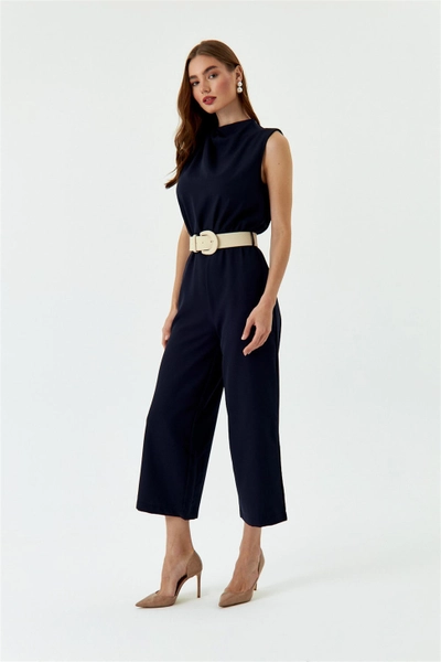 A model wears TBU11004 - Belted Maxi Women's Jumpsuit - Navy Blue, wholesale Jumpsuit of Tuba Butik to display at Lonca