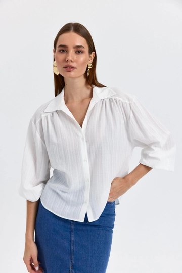 A wholesale clothing model wears  V-Neck Long Sleeve Women's Shirt - White
, Turkish wholesale Shirt of Tuba Butik