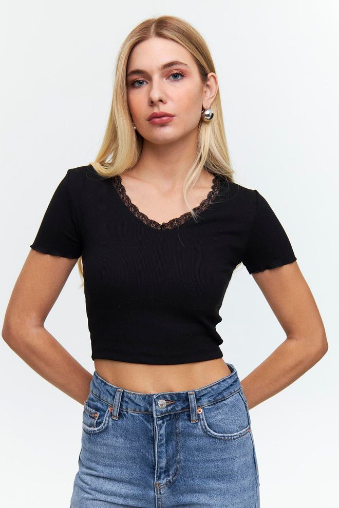 Tuba T shirt Court À Manches Courtes Détaillé En Dentelle À Col En V Noir Vêtements en gros Décontracté