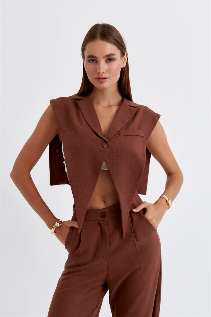 A wholesale clothing model wears TBU11312 - Linen Blend Design Women's Vest - Brown, Turkish wholesale Vest of Tuba Butik