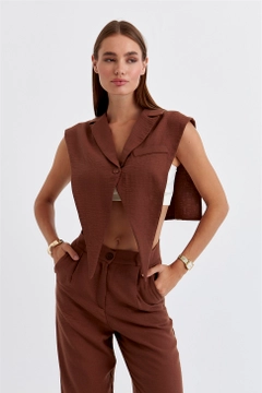 A wholesale clothing model wears TBU11312 - Linen Blend Design Women's Vest - Brown, Turkish wholesale Vest of Tuba Butik