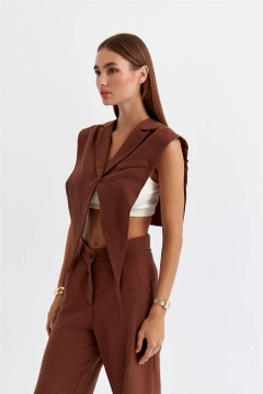 Hurtowa modelka nosi TBU11312 - Linen Blend Design Women's Vest - Brown, turecka hurtownia Kamizelka firmy Tuba Butik