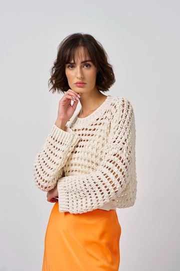 Veleprodajni model oblačil nosi  Ženski pulover iz odprtih pletenin z okroglim izrezom - Ecru
, turška veleprodaja Pulover od Tuba Butik