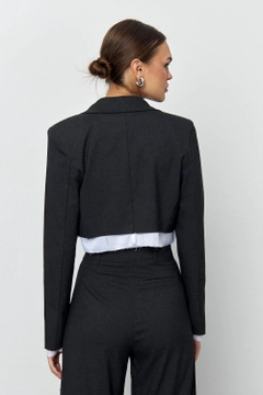 A wholesale clothing model wears tbu12187-masculine-crop-anthracite-women's-jacket-gray, Turkish wholesale Jacket of Tuba Butik
