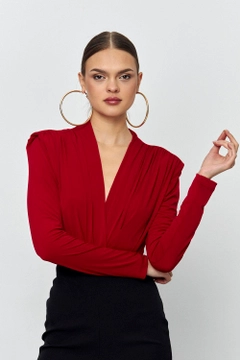 A wholesale clothing model wears tbu12195-double-breasted-neck-bodysuit-red, Turkish wholesale Bodysuit of Tuba Butik