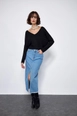 Ένα μοντέλο χονδρικής πώλησης ρούχων φοράει tbu10019-denim-skirt-blue, τούρκικο  χονδρικής πώλησης από 