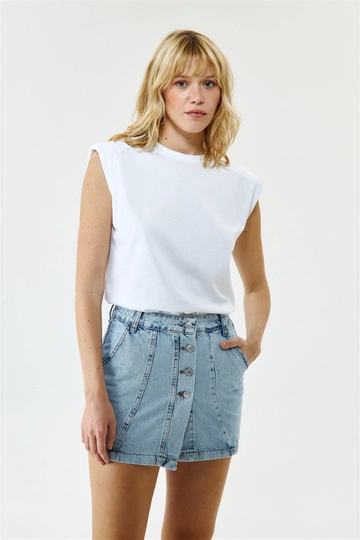 A wholesale clothing model wears  Padded Zero Sleeve Women's T-Shirt - White
, Turkish wholesale Tshirt of Tuba Butik