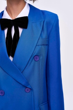 Bir model, Tuba Butik toptan giyim markasının 36343 - Jacket - Saxe toptan Ceket ürününü sergiliyor.