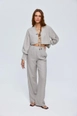Модел на дрехи на едро носи tbu12652-bohemian-blouse-trousers-linen-women's-suit-gray, турски едро  на 