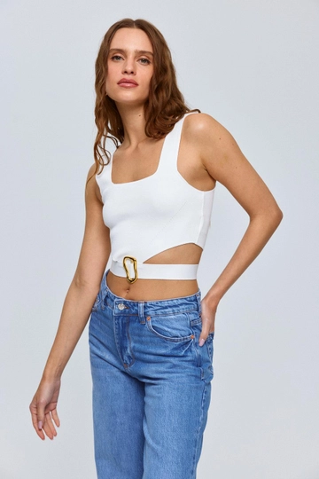 A wholesale clothing model wears  Waist Detailed Strappy Knitted Women's Blouse - White
, Turkish wholesale Crop Top of Tuba Butik