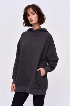 A wholesale clothing model wears 36185 - Sweatshirt - Fume, Turkish wholesale Hoodie of Tuba Butik
