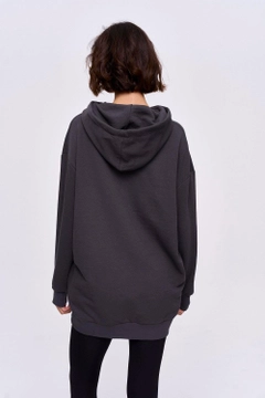 A wholesale clothing model wears 36185 - Sweatshirt - Fume, Turkish wholesale Hoodie of Tuba Butik