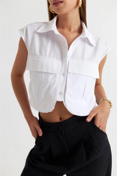 Una modelo de ropa al por mayor lleva TBU10062 - Shirt - White, Blusa turco al por mayor de Tuba Butik