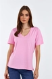 Модел на дрехи на едро носи tbu10373-women's-short-sleeve-pink, турски едро  на 