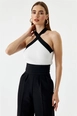 Ένα μοντέλο χονδρικής πώλησης ρούχων φοράει tbu10610-women's-knitwear-blouse-white, τούρκικο  χονδρικής πώλησης από 