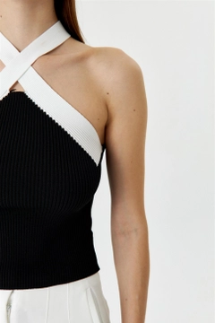 Un model de îmbrăcăminte angro poartă TBU10602 - Women's Cross-Strap Knitwear Blouse - Black, turcesc angro Bluză de Tuba Butik